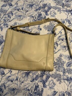 Frye Melissa Crossbody OAT used twice bought for my daughter excellent condtion